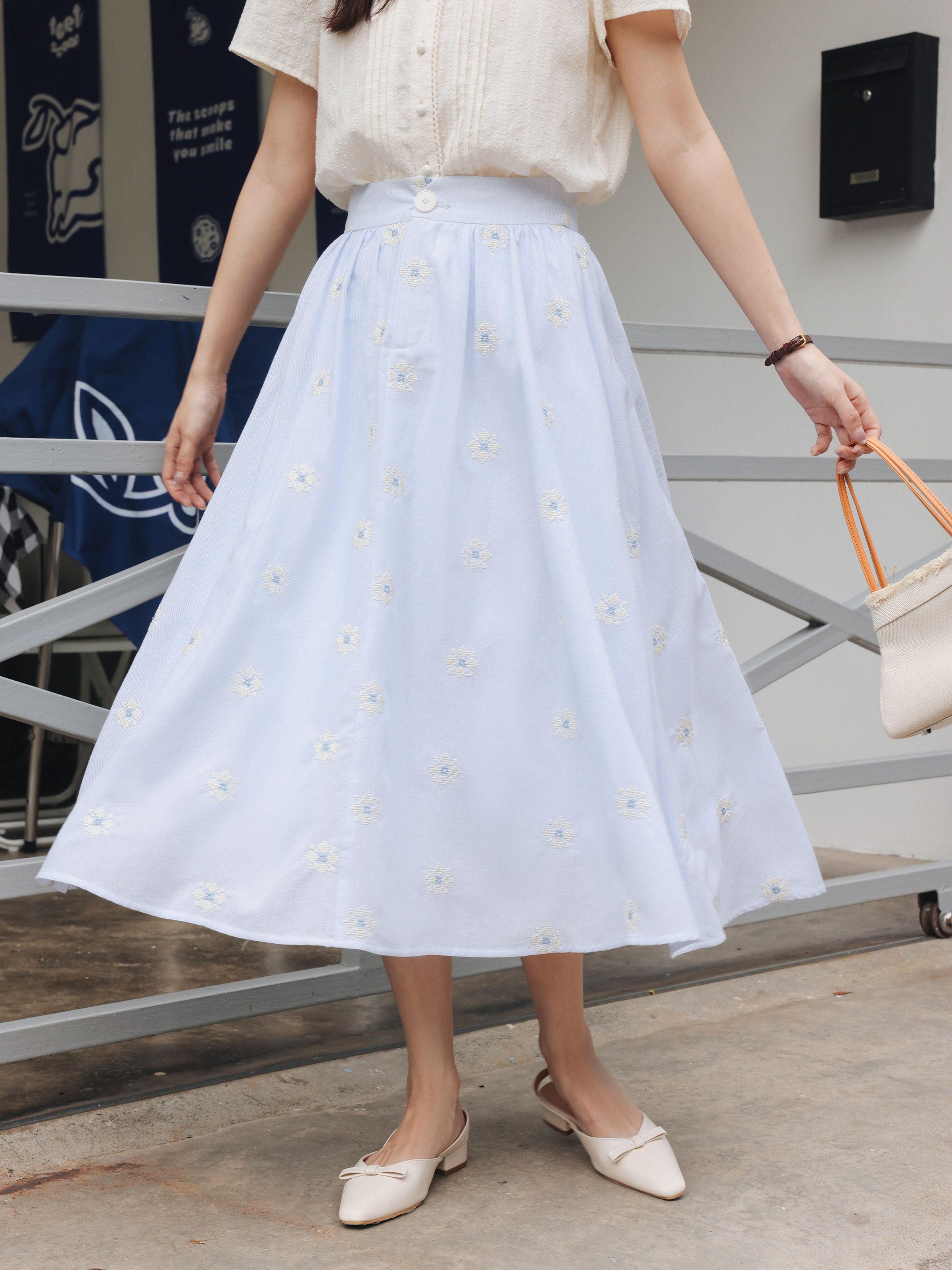 Vintage White Shirt Floral Emb - مراجعة Midi Skirt Floral وسعره
